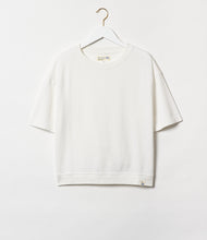 Load image into Gallery viewer, Merz B. Schwanen - Good Basics SS Sweatshirt in white.
