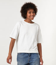 Load image into Gallery viewer, Model wearing Merz B. Schwanen - Good Basics SS Sweatshirt in white.
