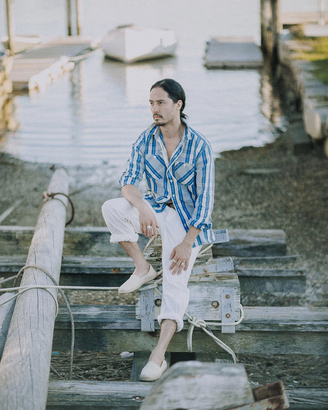 Model wearing RRL - Indigo Plaid Cotton-Linen Workshirt in Indigo/Creme.